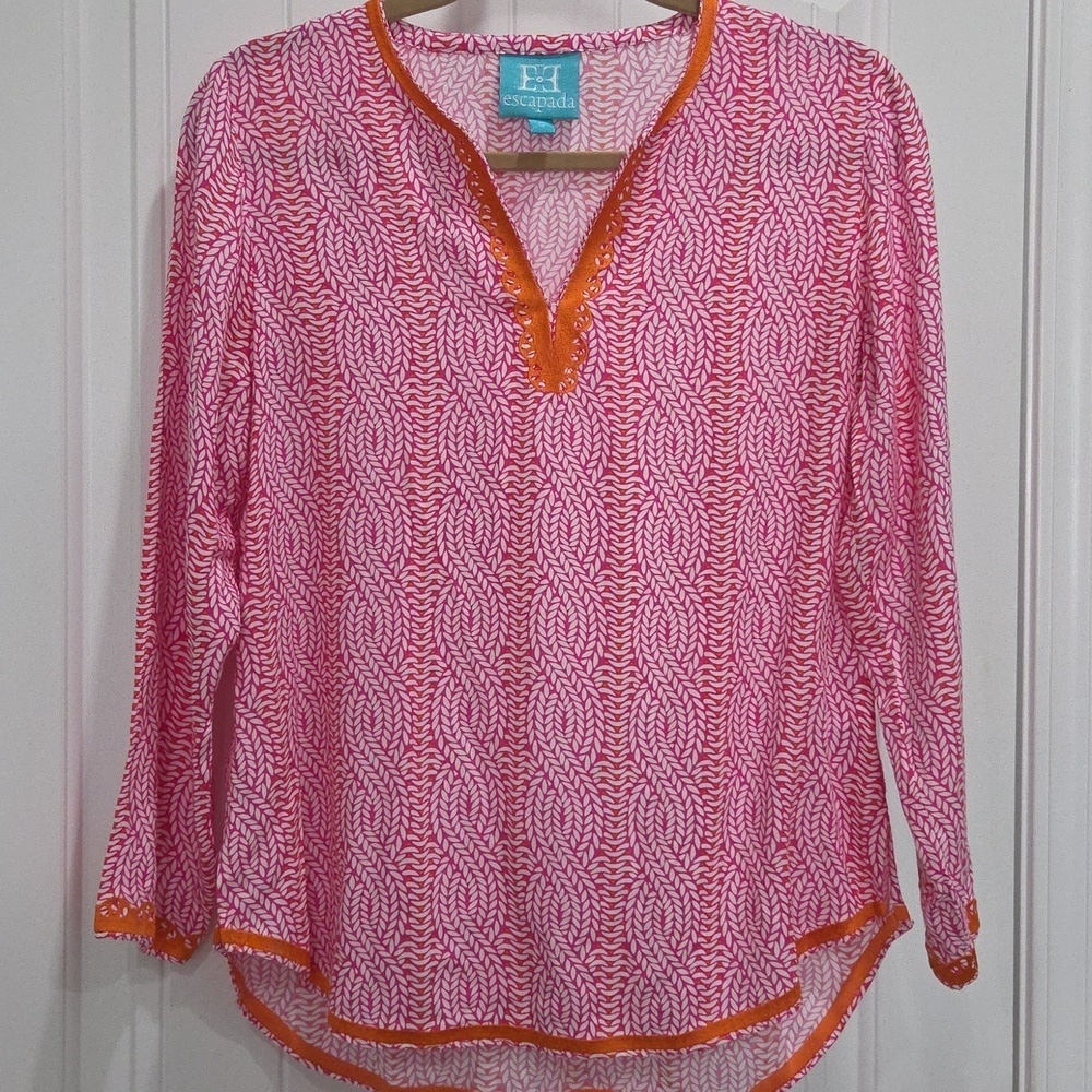 Escapada Pink & White PatternLong Sleeve V-neck Pullover, Small